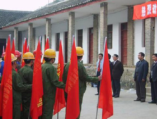 增援灾区建设