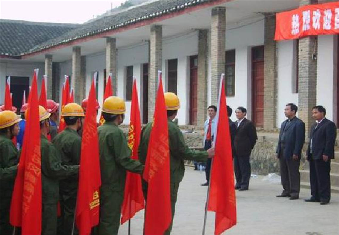 增援灾区建设